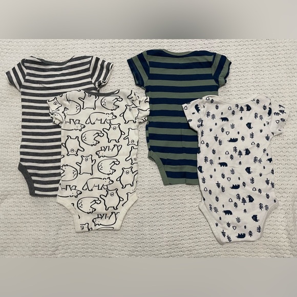 4 Gerber short sleeve boy onesies (bodysuits) - Picture 2 of 7